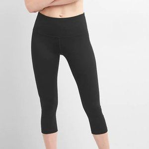 GapFit- Gfast Capri black leggings